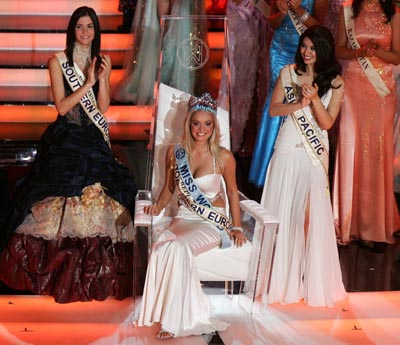 Miss Czech Republic Tatana Kucharova reacts after being crowned Miss World 2006, as first runner up Miss Romania Ioana Valentina Boitor (L) and second runner up Miss Australia Sabrina Houssami (R) clap at Palace of Culture in Warsaw September 30, 2006. 