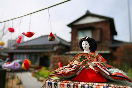 Doll, known as Hina in Japan, is displayed for the upcoming Japanese Doll Festival slated for March 3, in Katuura city, Chiba, east of Tokyo, February 25, 2007. March 3 is a day to pray for young girl's growth and happiness. It is also called Peach Festival. [Xinhua]