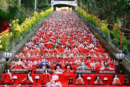 Dolls, known as Hina in Japan, are displayed for the upcoming Japanese Doll Festival slated for March 3, in Katuura city, Chiba, east of Tokyo, February 25, 2007. March 3 is a day to pray for young girl's growth and happiness. It is also called Peach Festival. [Xinhua]