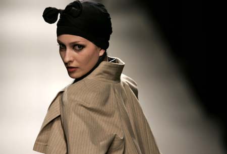 A model presents a creation from Portuguese designer Ricardo Preto's Autumn/Winter 2007-2008 collection during Lisbon Fashion Week March 10, 2007.