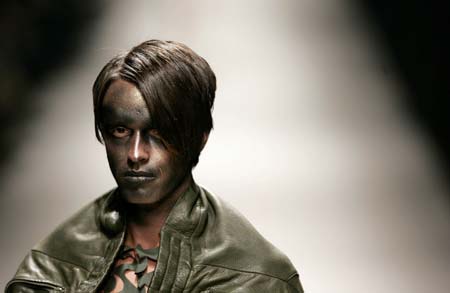 A model presents a creation from Croatian designer Lidija Kolovrat's Autumn/Winter 2007-2008 collection during Lisbon Fashion week March 11, 2007. 