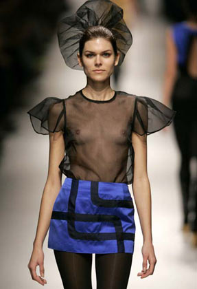 A model presents a creation from Portuguese designer Jose Antonio Tenente's Autumn/Winter 2007-2008 collection during Lisbon Fashion week March 10, 2007. 