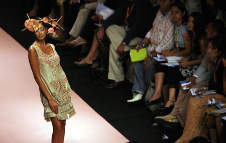 A model displays an outfit by Indian designer Narendra Kumar during the grand finale of India fashion week in Mumbai March 31, 2007. 