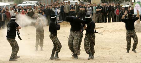 Palestinian Hamas militants take part in an armed exercise in Gaza March 31, 2007. European Union foreign ministers backed an Arab peace initiative on Saturday and agreed to engage with ministers of the new Palestinian national unity government who are not members of the Islamist Hamas movement. 