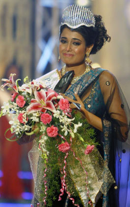 Newly selected Miss India World Sarah Jane Dias poses during the Miss India Pageant 2007 in Mumbai April 8, 2007. 