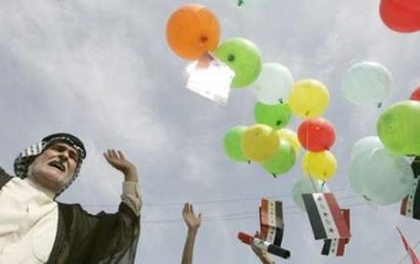 Balloons are released into the sky during a demonstration marking four years to the day since Baghdad fell to invading American troops, in Najaf, 160 km (100 miles) south of Baghdad, April 9, 2007. Tens of thousands of people waving Iraqi flags staged a peaceful rally in the southern city of Najaf on Monday to demand the withdrawal of U.S. forces. 