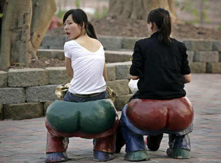 xin_3004042117064472969964 Special Chair helps give Asians Bigger Butts picture