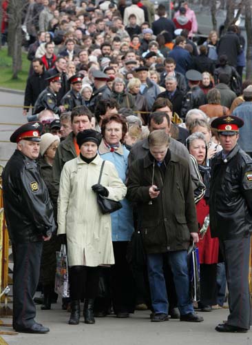 People line up at the Christ the Saviour Cathedral in Moscow to pay their last respects to former Russian President Boris Yeltsin April 24, 2007. Hundreds of Russians filed past Boris Yeltsin's open coffin on Tuesday to pay their respects to the former president who dismantled the Soviet Union and led Russia in its first chaotic years of independence.