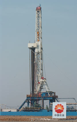 A general view shows the newly found Jidong Nanpu oilfield in Bohai Bay of north China's Hebei province May 10, 2007. China's newly found oilfield in Bohai Bay has a reserve of one billion tons, or about 7.35 billion barrels, the largest discovery in the country over four decades, announced the China National Petroleum Corporation, Xinhua News Agency reported. [Xinhua]