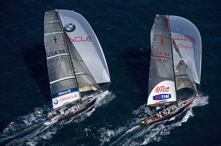 America's Cup Challengers Luna Rossa Challenge of Italy (R) and BMW Oracle Racing of the U.S. race downwind during their semi-final Race 1 at the Louis Vuitton Cup in Valencia May 14, 2007.