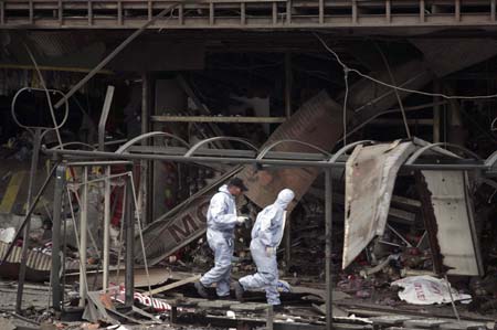 Forensic officers investigate the scene of an explosion in Ankara May 22, 2007. An explosion at a shopping mall in Turkey's capital Ankara on Tuesday killed four people and injured 56, Ankara Mayor Melih Gokcek said. Gokcek said in televised live remarks that the explosion at the entrance of a mall in central Ankara was most likely caused by a bomb. 