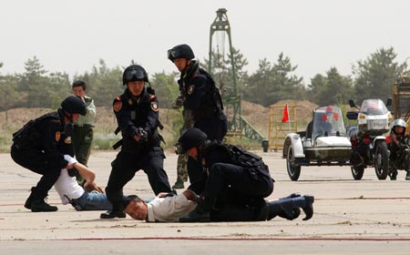 Chinese special policemen subdue 