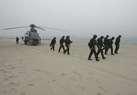 A German police special unit leaves a helicopter during an exercise ahead of the G8 summit on the beach in Kuehlungsborn June 5, 2007. 