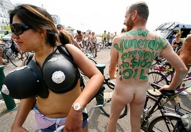 Environmental campaigners gather for the the World Naked Bike Ride in Brighton,southern England, to highlight the damage caused by car dependency, Saturday June 9, 2007. More than 200 cyclists in various stages of undress took part in the World Naked Bike Ride in Brighton and Hove to promote cycling as an environmentally-friendly form of transport.[AP]