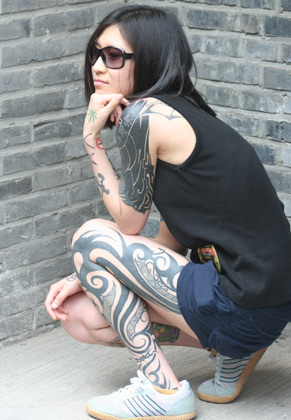 A girl shows her tattoos during the Tattoo Show Convention China 2007 in 