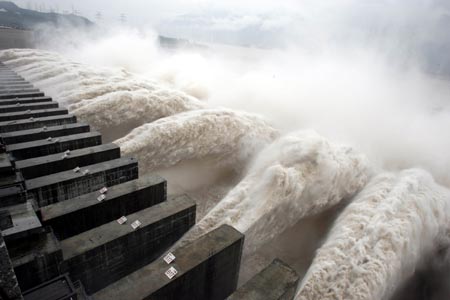 The Three Gorges reservoir on Friday saw its highest flood peak this year, but with no disruption of operations. 