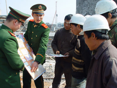 Help migrant laborers distinguish counterfeit banknotes
