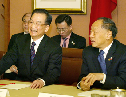 Chinese, Australian PMs hold talks