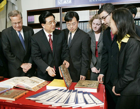 President Hu Jintao speaks at Yale