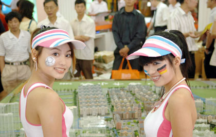'Football babes' help promote house sales