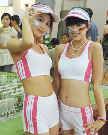 'Football babes' help promote house sales