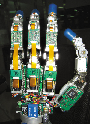 Four-finger robot hand developed in Harbin 