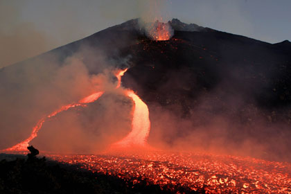 Mount Etna spews lava in Sicily 