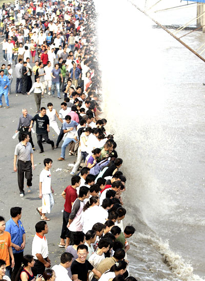 Tidal wave in Haining