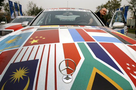 Motorcade arrives in Beijing from Paris