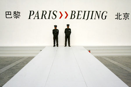 Motorcade arrives in Beijing from Paris