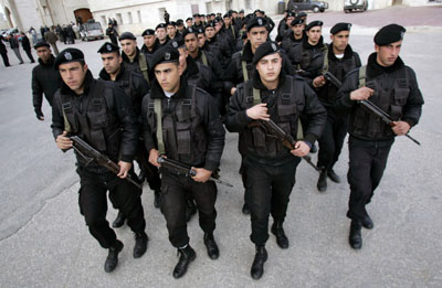 Palestinians pray end to factional clashes