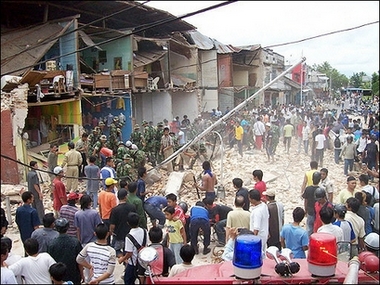 Strong quake hits Indonesia; 82 killed