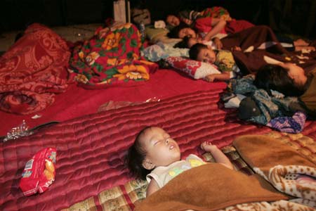 Strong quake hits Indonesia; 82 killed