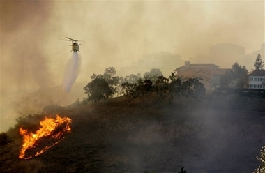 Fire threatens homes in S. California
