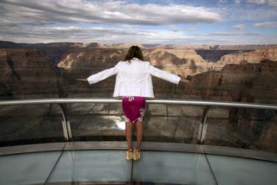 First visitors step onto canyon skywalk
