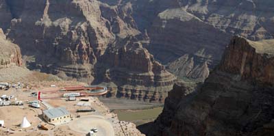 First visitors step onto canyon skywalk