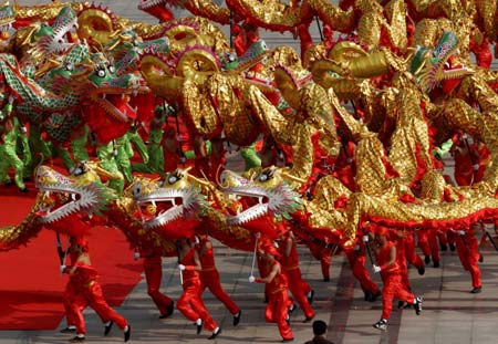 Dragon dance for peony festival in Henan