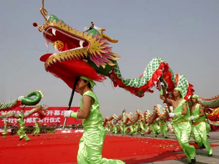 Dragon dance for peony festival in Henan