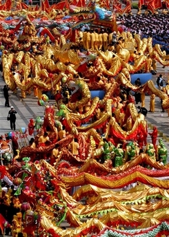 Dragon dance for peony festival in Henan