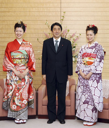 Abe meets with Queen, Princess