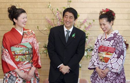 Abe meets with Queen, Princess