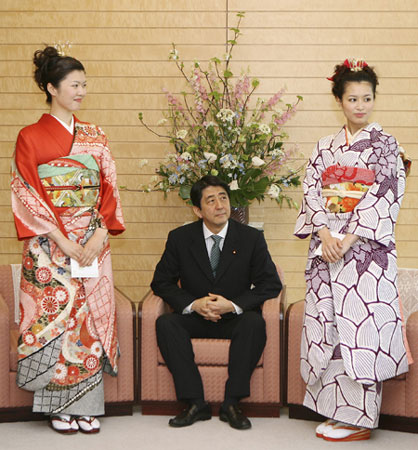 Abe meets with Queen, Princess