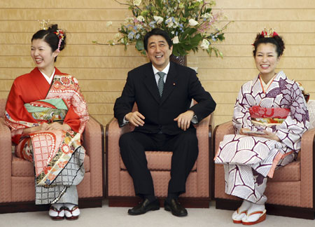 Abe meets with Queen, Princess