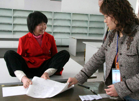 Handicapped woman logs her life by feet