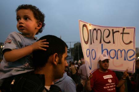 Israeli PM Olmert faces down protests 
