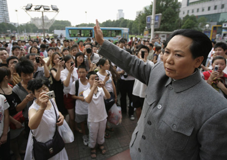 Woman imitates Chairman Mao