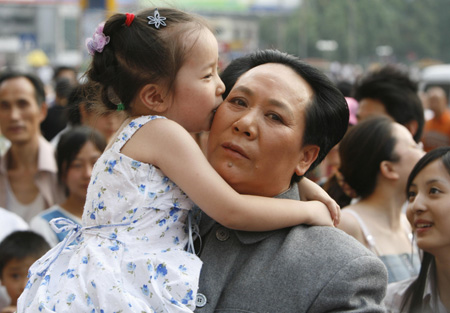 Woman imitates Chairman Mao