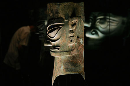 Sanxingdui antiques on display in Hong Kong