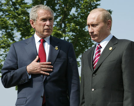 Bush-Putin meeting mixed with smile and strife