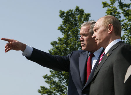 Bush-Putin meeting mixed with smile and strife